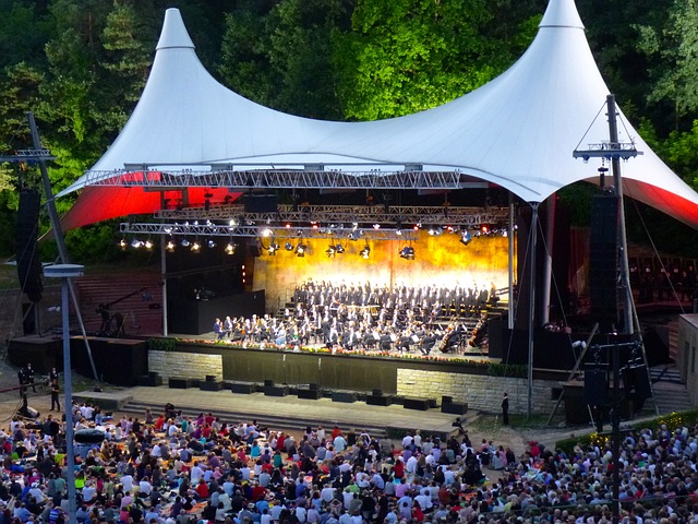 orchestr pod širým nebem 